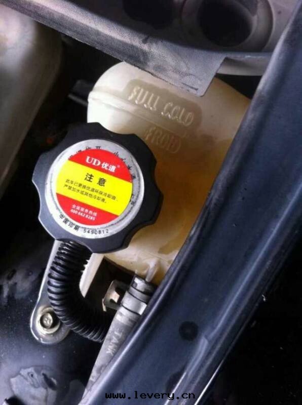 無水(shuǐ)冷(lěng)卻液标(biāo)签(qiān)貼錯位(wèi)置，搞出(chū)烏龍？