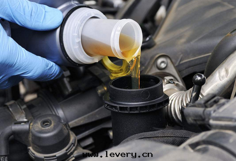 5000公(gōng)里(lǐ)就(jiù)得换油(yóu) 告訴你到(dào)底多(duō)久换一(yī)次(cì)