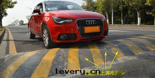 底盤刮了(le)，要去(qù)處(chù)理嗎？