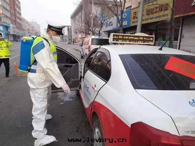 嚴峻疫情(qíng)下(xià)，汽車內(nèi)部(bù)該如(rú)何消毒？